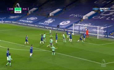 Челси води с 1 0 след първите 45 минути след като