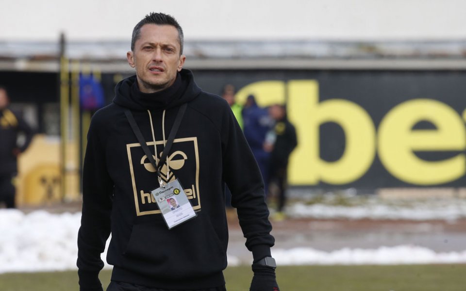 Наставникът на Миньор Перник Христо Янев отличи играта на своите