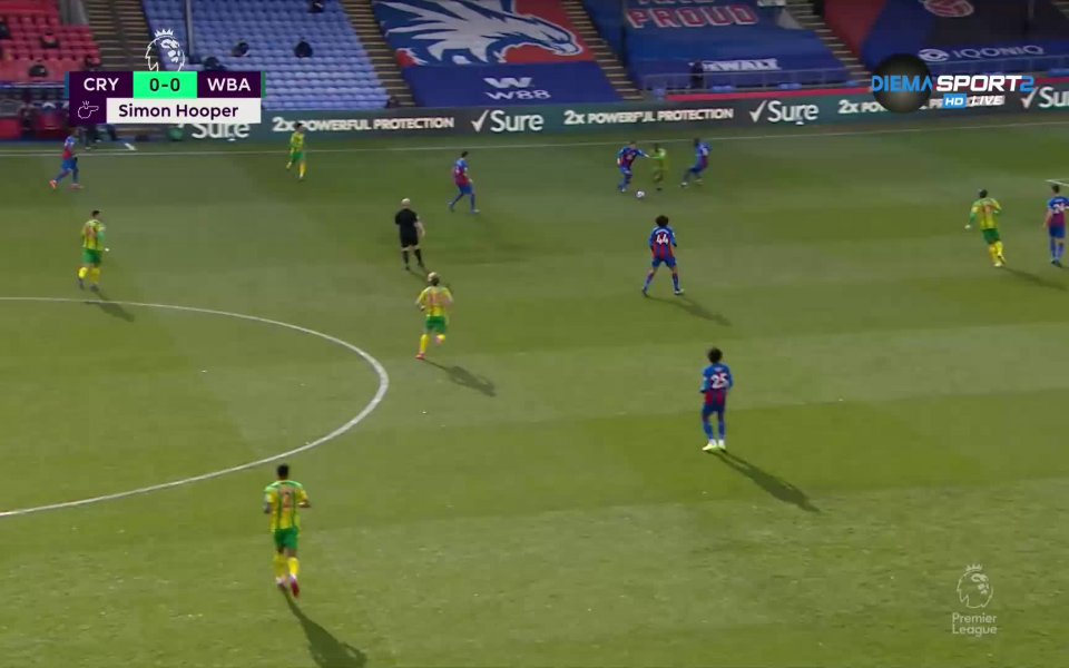 Крилото на Кристъл Палас Уилфред Заха не коленичи преди старта