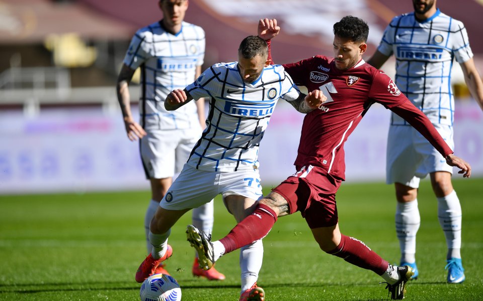 Отборите на Торино и Интер играят при