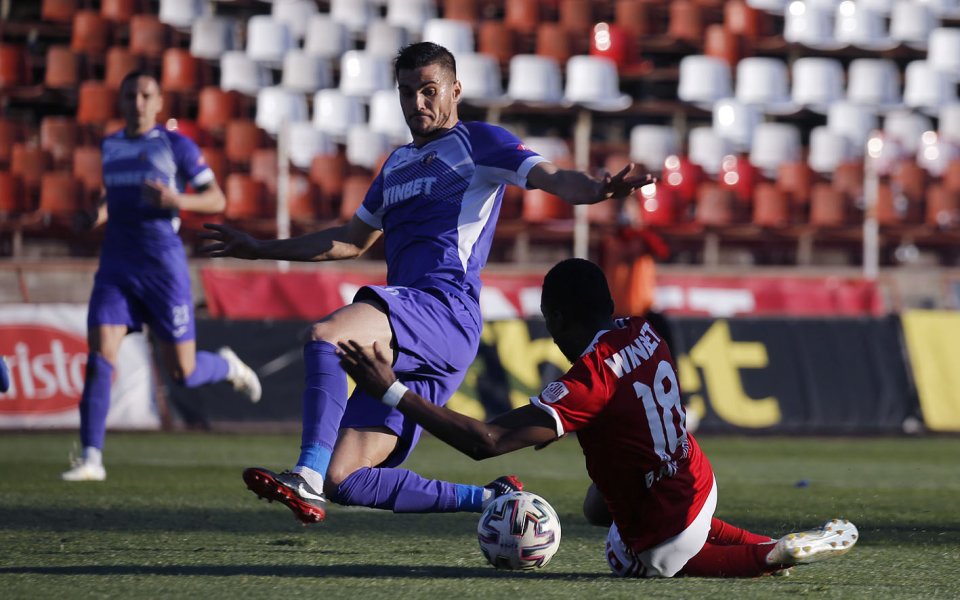 Защитникът на Етър Пламен Крачунов се очаква да се завърне