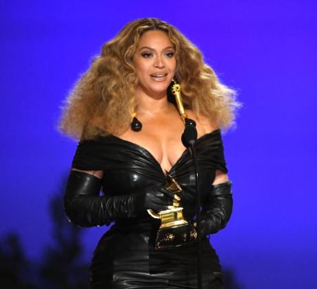 Бионсе от десетилетия е в очите на обществеността но суперзвездата