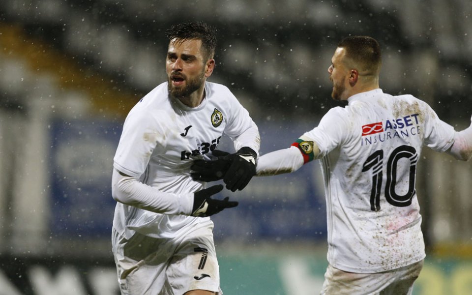 Александър Тарханов определи групата от 19 човека, с които днес