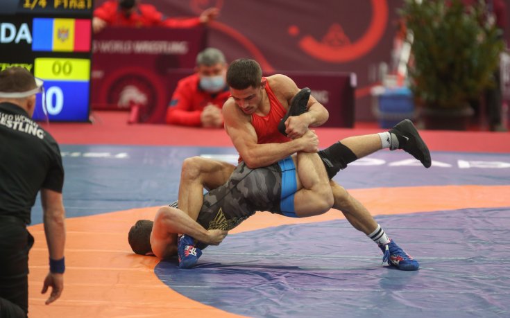 Трима наши борци на победа от олимпийски квоти