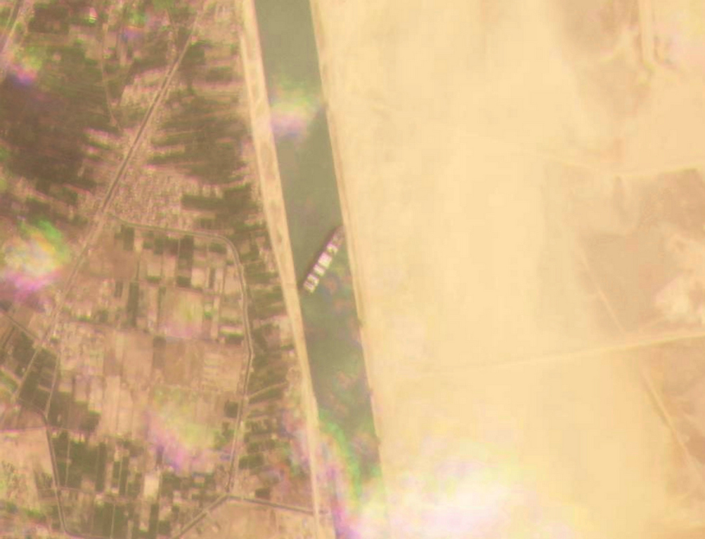 <p>Това сателитно изображение от Planet Labs Inc. показва товарния кораб MV Evergreen, заседнал в Суецкия канал близо до Суец, Египет.</p>
