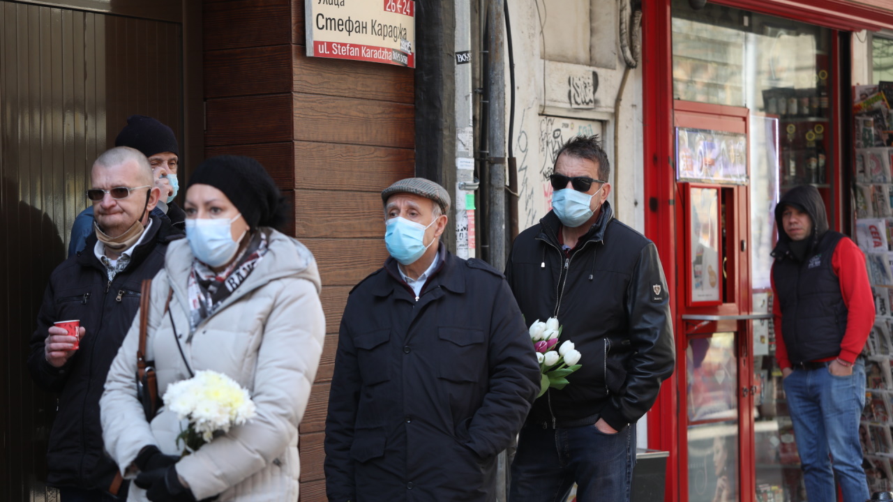 <p>Последно сбогом с голямата българска актриса Татяна Лолова. В 11 часа започна поклонението в &bdquo;Сатиричния театър&rdquo;, където тя играе през по-голямата част от живота си.</p>