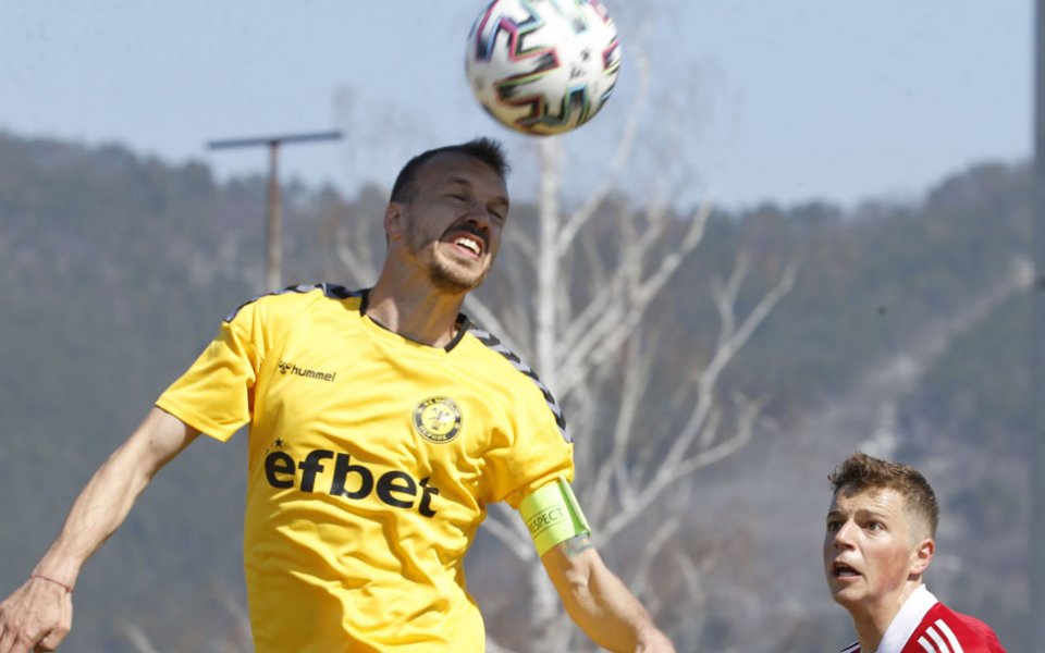 Миньор ще подаде жалба срещу съдийските решения в последния мач