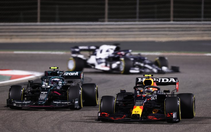 Люис спечели бруталния спор с Макс Ферстапен в Бахрейн