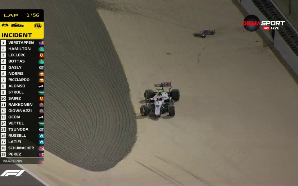 Още при загряващата обиколка Серхио Перес имаше проблеми с болида