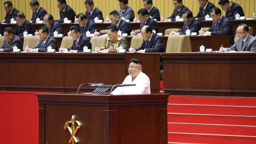 Ким призна: Ситуацията в КНДР никога не е била толкова тежка