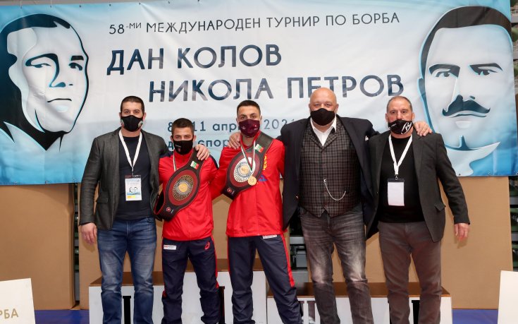 Красен Кралев награди победителите на турнира по борба 