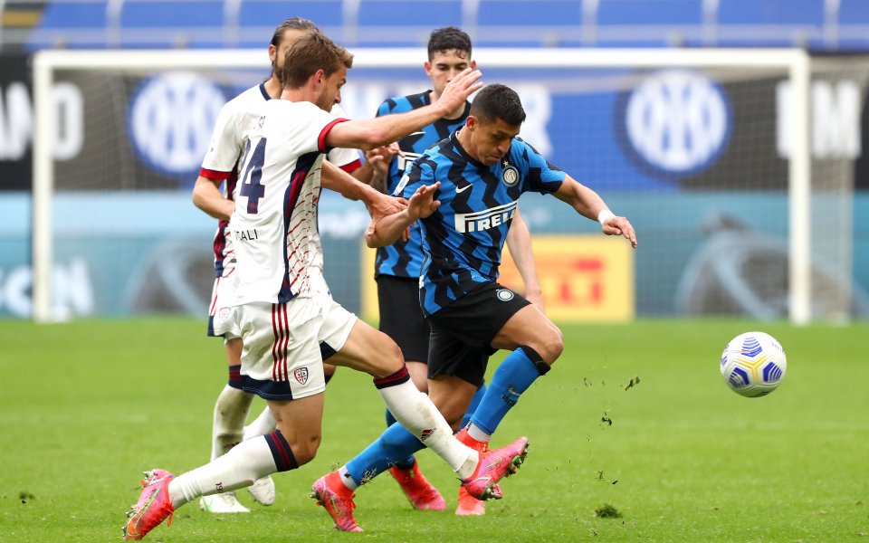 Отборите на Интер и Каляри играят при