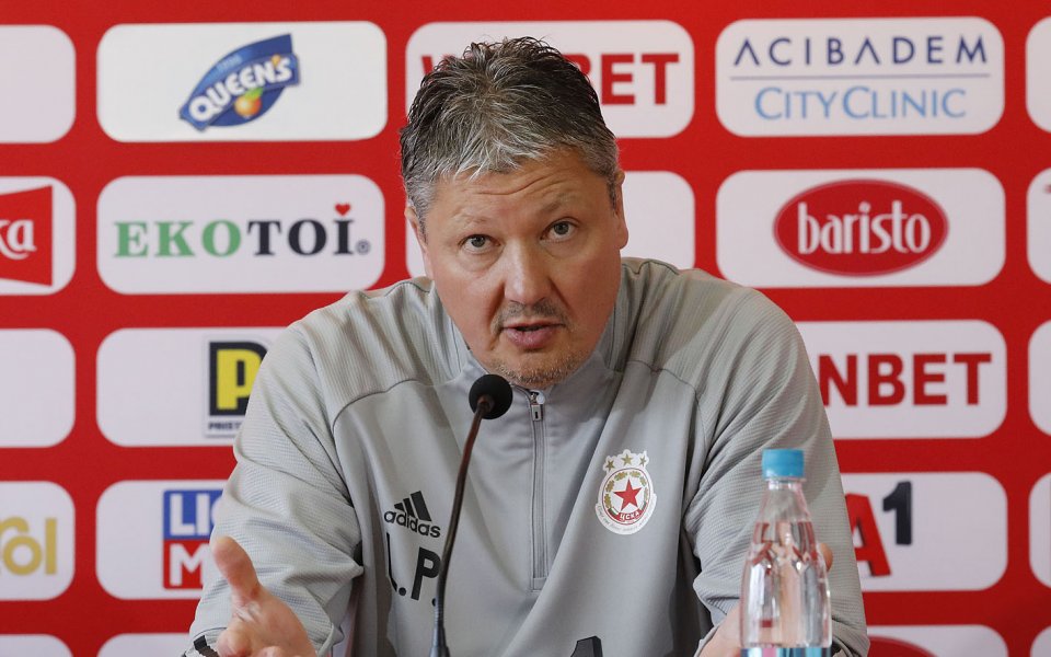 Любослав Пенев вече има изготвен списък с играчи от българското