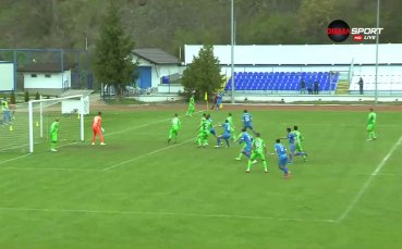 Три минути след почивката ветеранът Деян Христов възстанови равенството 38 годишният