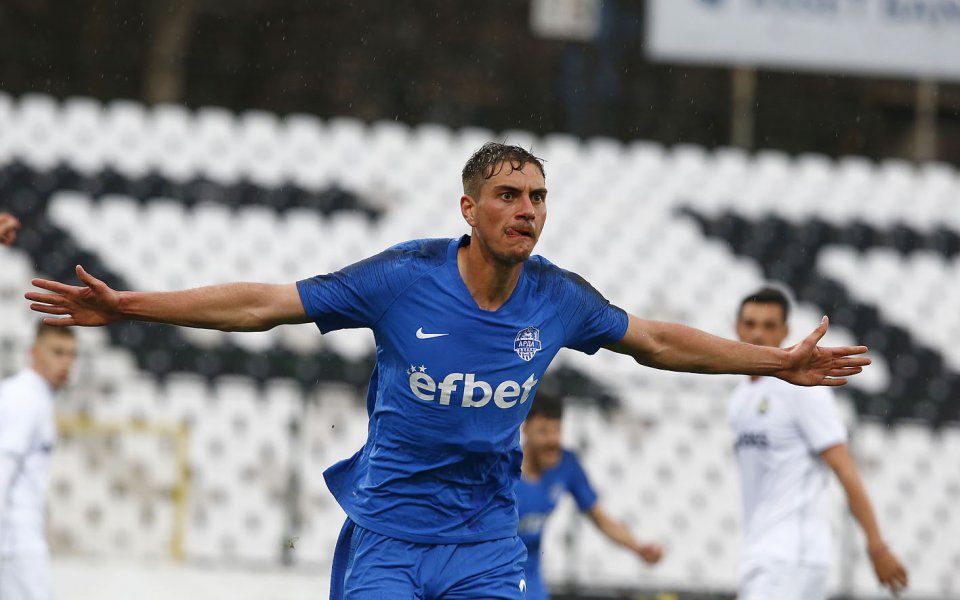 Отборите на Славия и Арда играят при