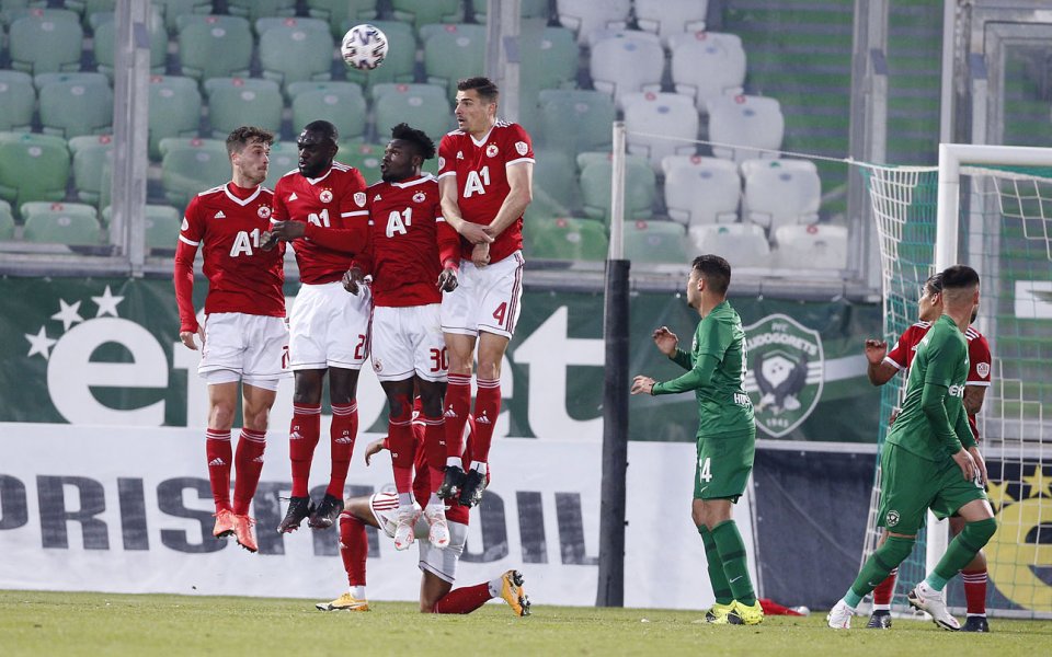 От ПФЛ обмислят да пуснат поне 10 000 зрители на