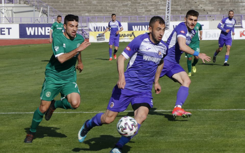 Ботев Враца посреща Етър в първи мач от плейофната фаза