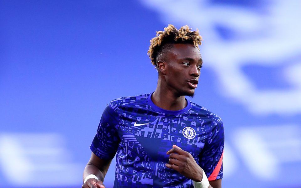 Уест Хем продължава да следи ситуацията около нападателя на Челси