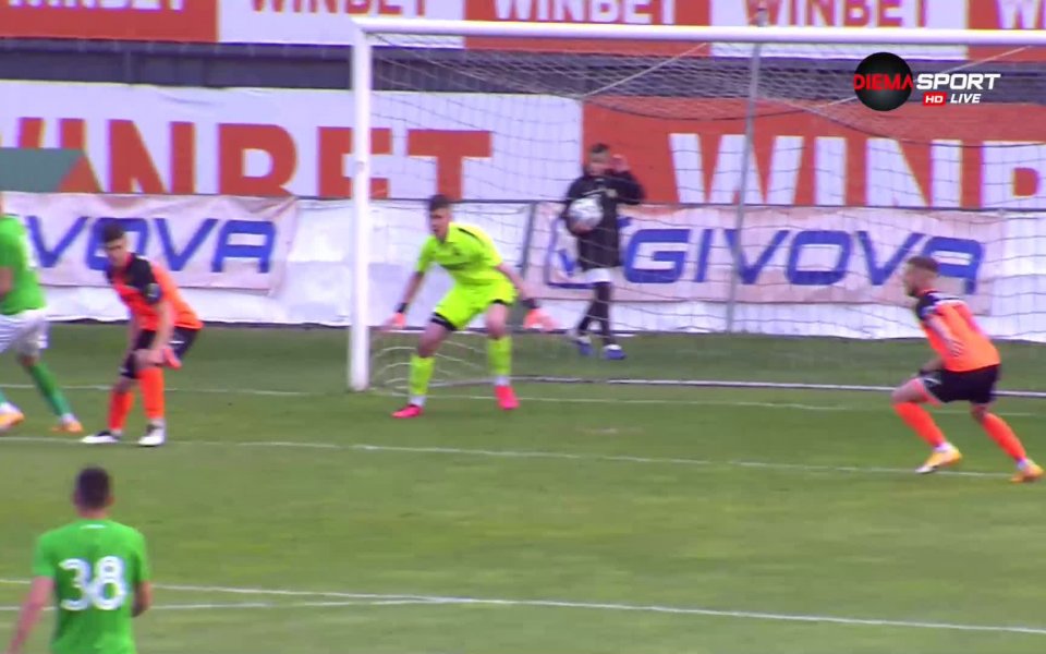 Литекс и Пирин Благоевград играят при 0:1 в първи мач