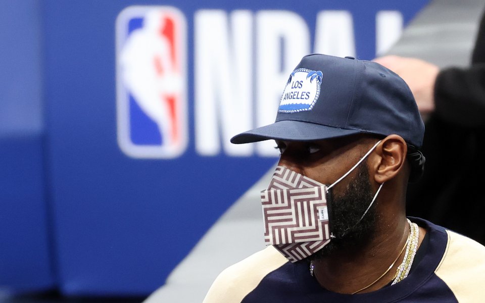 Лидерът на Лос Анджелис Лейкърс Леброн Джеймс претърпя огромна загуба.