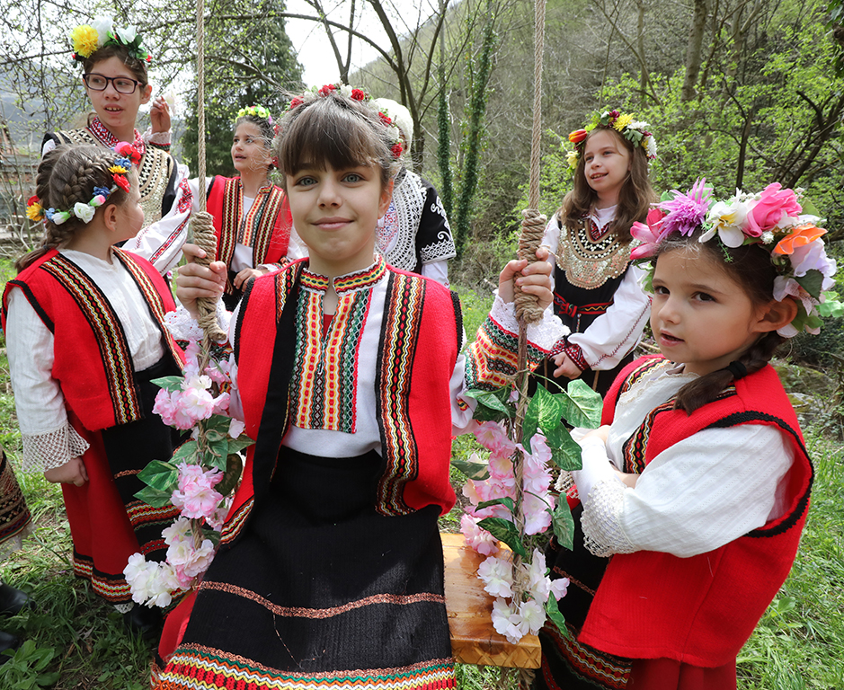 <p>Лазарки в село Гара Бов</p>