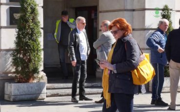 Вижте пристигането на собственика на Левски Наско Сираков преди голямото