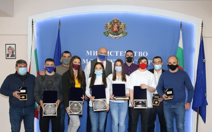 Красен Кралев награди медалистите от Европейското по борба
