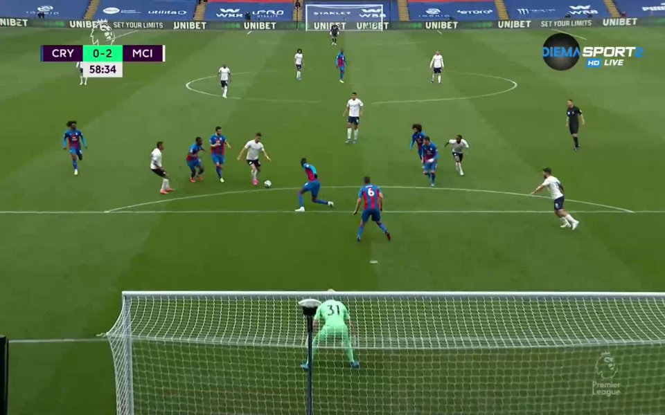 В 59-ата минута Ман Сити вкара втори гол. Стърлинг опита