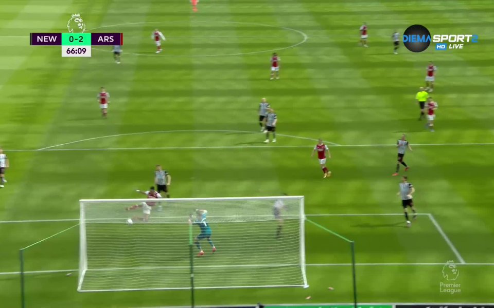 В 66-ата минута Йодегор видя свободния Мартинели на фланга, той