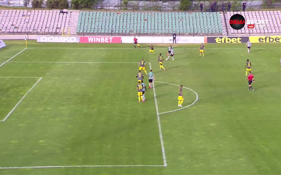 В 36-ата минута домакините реализираха и трето попадение във вратата