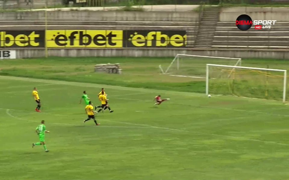 В 49-ата минута Хебър излезе напред в резултата в мача