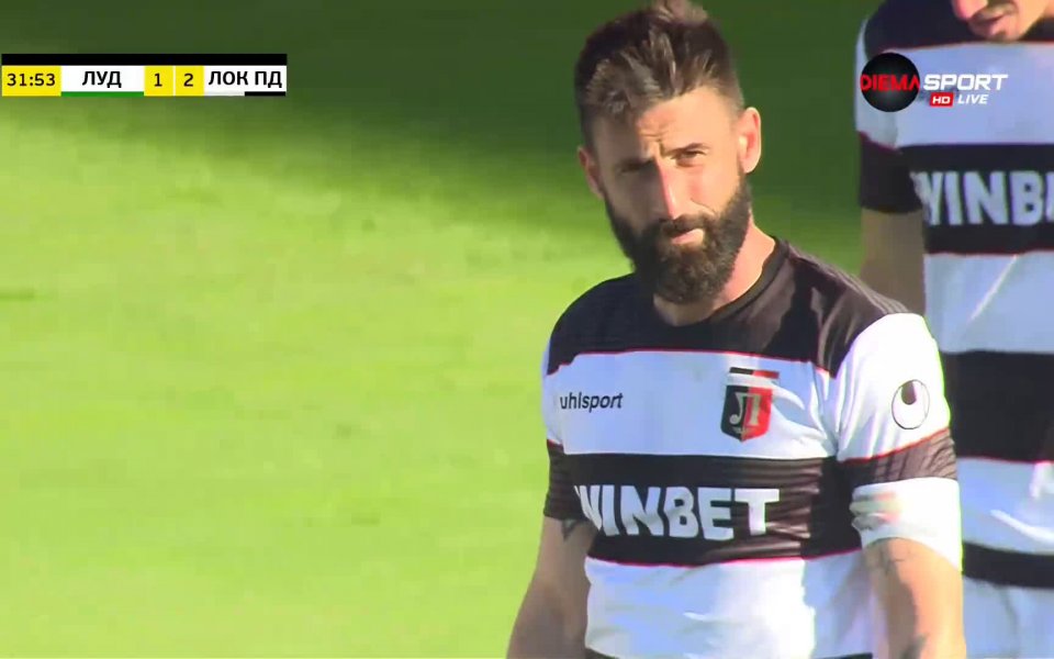 В 32-ата минута гостите стигнаха до пълен обрат след точно