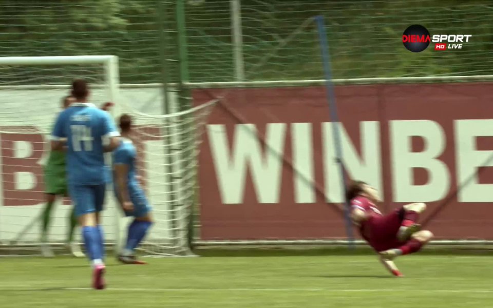 Мачът започна в спокойно темпо, но в 14-ата минута домакините
