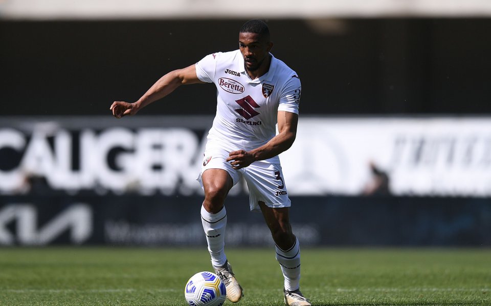 Защитникът на Торино Бремер е пред трансфер в английската Висша