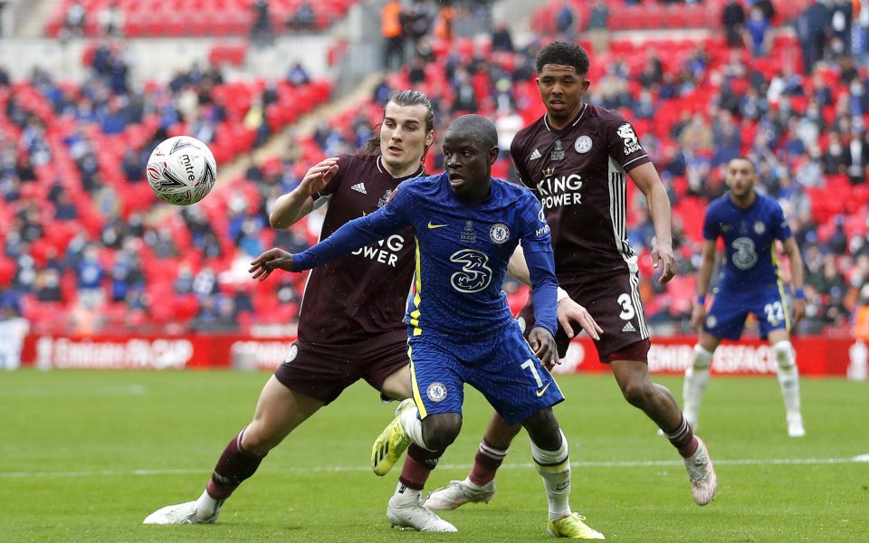 Отборите на Челси и Лестър играят при