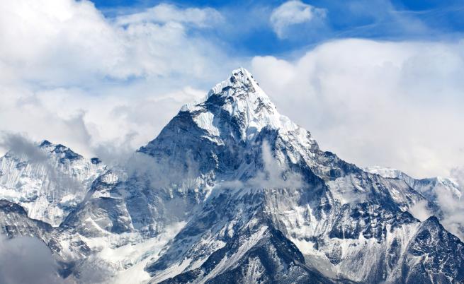 Китай спира експедициите до връх Еверест от своята територия