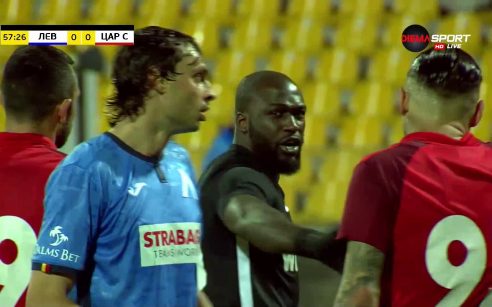 В 58-ата минута дойде и поредната спорна ситуация в срещата.