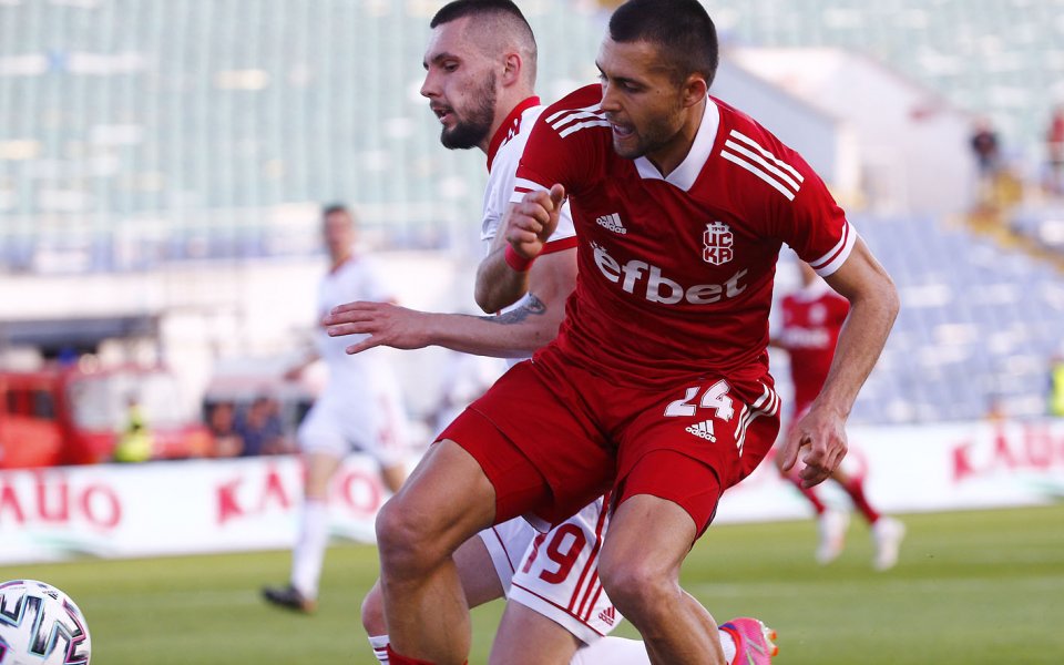 Отборите на ЦСКА 1948 и ЦСКА играят при резултат