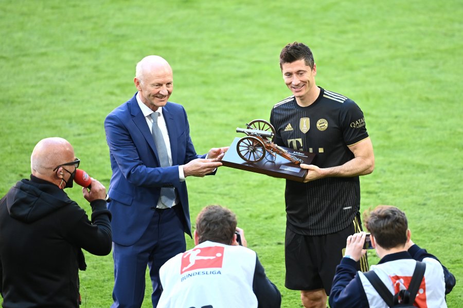 Награждаване на Байерн Мюнхен като шампион в Бундеслигата1
