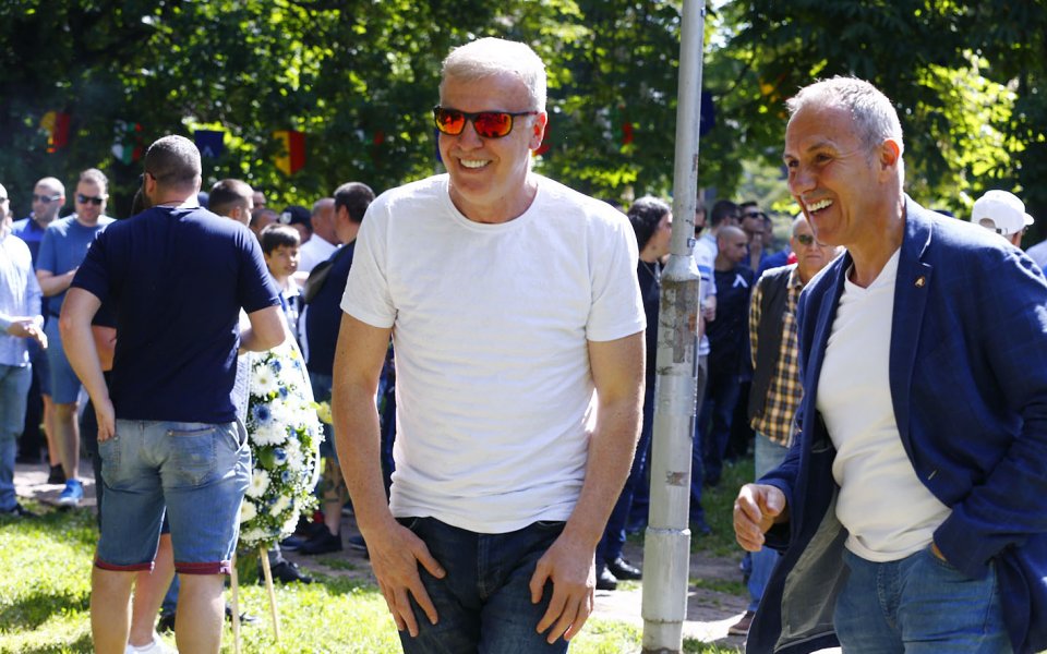 Любимата на Наско Сираков - Илиана Раева, поздрави левскарите за