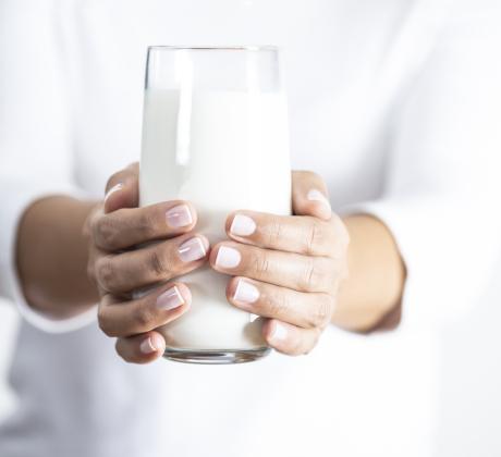 Чаша мляко дневно значително намалява риска от сърдечно заболяване и понижава