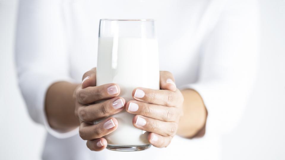 Чаша мляко дневно значително намалява риска от сърдечно заболяване и понижава