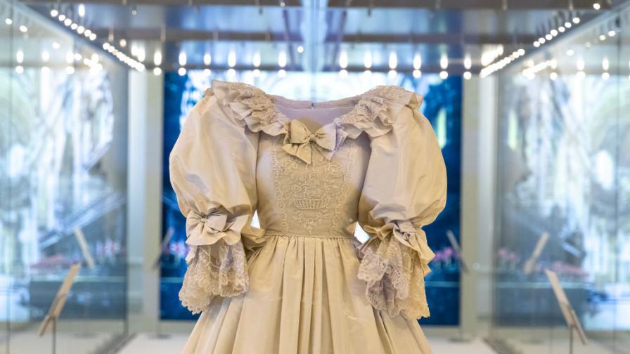 Показват сватбената рокля на принцеса Даяна в двореца Кенсингтън