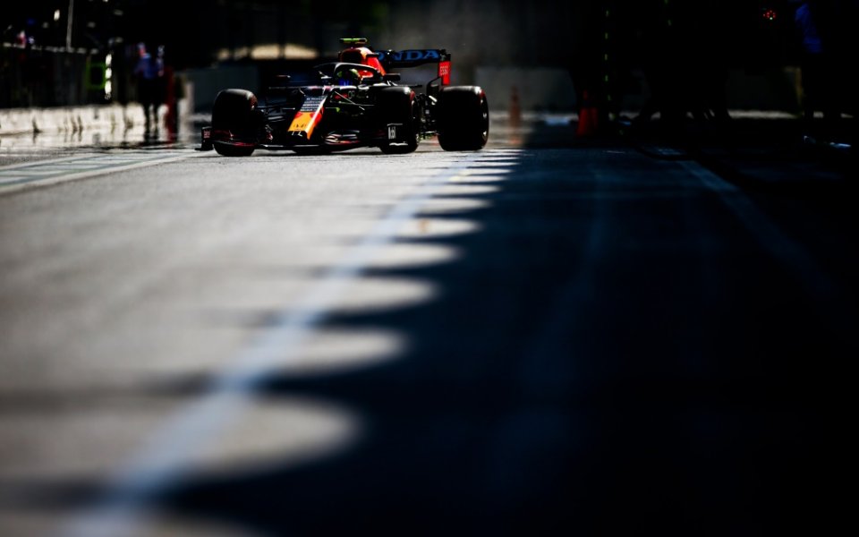 Болидите на Ред Бул доминираха във втората свободна тренировка преди