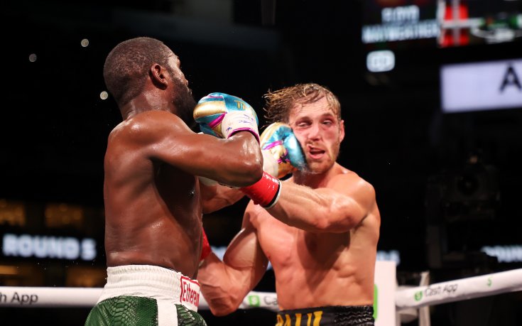Мейуедър не успя да победи съперник в боксово зрелище