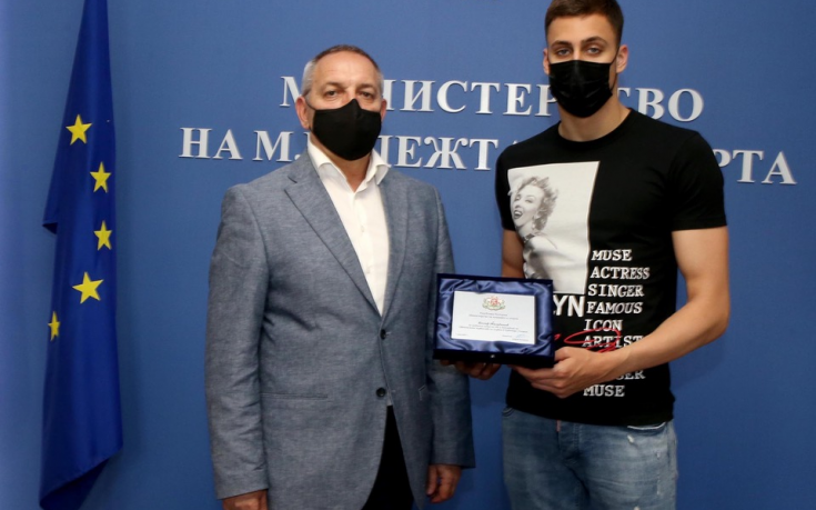 Спортният министър награди Йосиф Миладинов