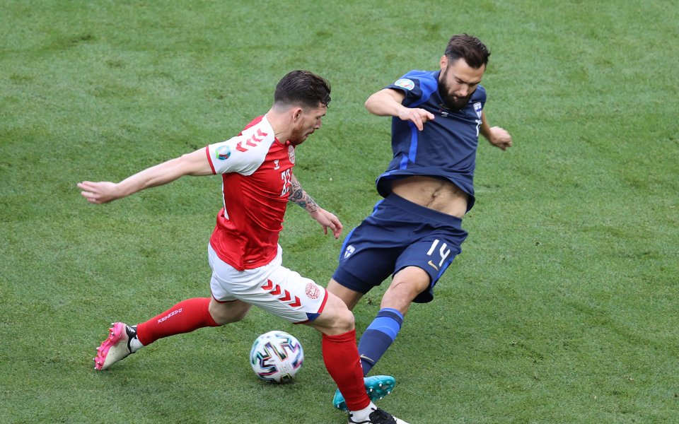 Отборите на Дания и Финландия играят при