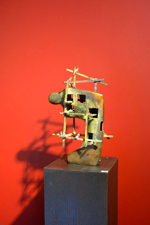 <p>До 1992 година работи на свободна практика в България. През 1991 година отива за пръв път като турист в Истанбул. Лято е и всички галерии са затворени. На един булевард минавайки покрай един търговски център придружаващия го приятел казва, че май тука има една галерия. На фасадата има надпис &ldquo;VAKKO&rdquo; .</p>