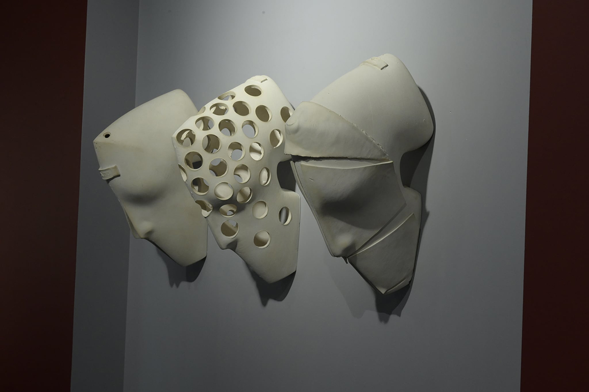 <p>Що се отнася до &ldquo;творческия процес&ldquo; при мене нещата не са на принципа &ldquo;търсене&ldquo; а са на резултат &ldquo;намиране&ldquo;. Нещата се получават толкова непринудено, че аз не полагам никакви усилия а просто докосвам камъка.&ldquo; /Зиятин Нуриев, юни 2021/</p>