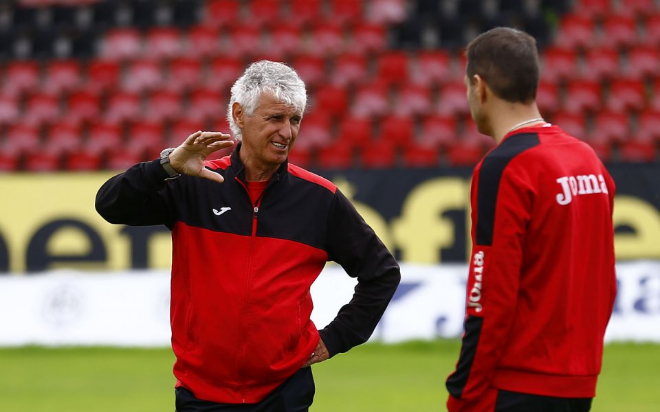 Наставникът на Локомотив София - Иван Колев, говори пред медиите